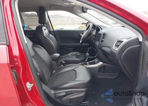 2019 Jeep Compass Latitude Fwd z USA, uszkodzony, nr VIN 3C4NJCBB2KT677477